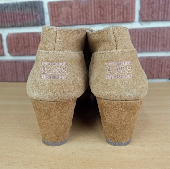 Bobs by Skechers High Notes Wedge Booties in Chestnut Suede Sz. 9.5 - Picture 5 of 7